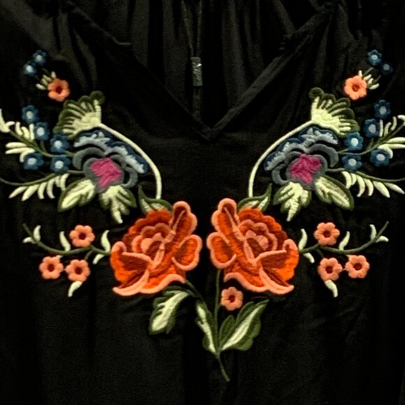 AK Women's Embroidered Mexican Top - Picture 2 of 7
